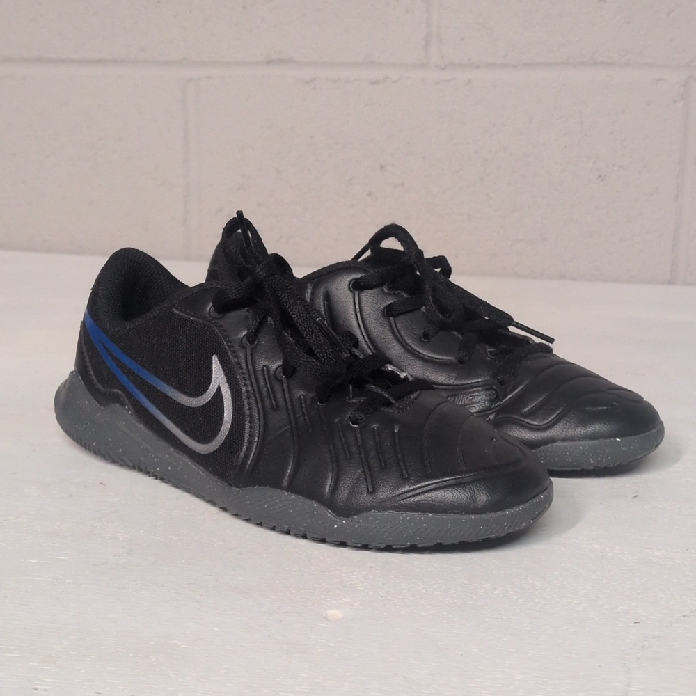 Nike Kids' Tiempo Legend 10 Club Indoor Soccer Shoes 2Y like new - Picture 5 of 7